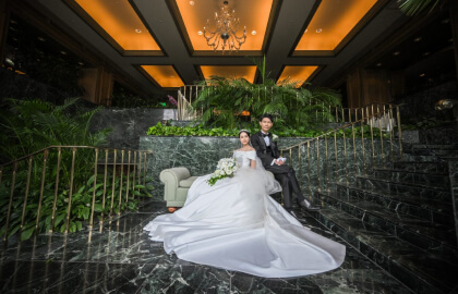 ルミエール×バンブールームの会場を利用した幻想的なウェディングシーン