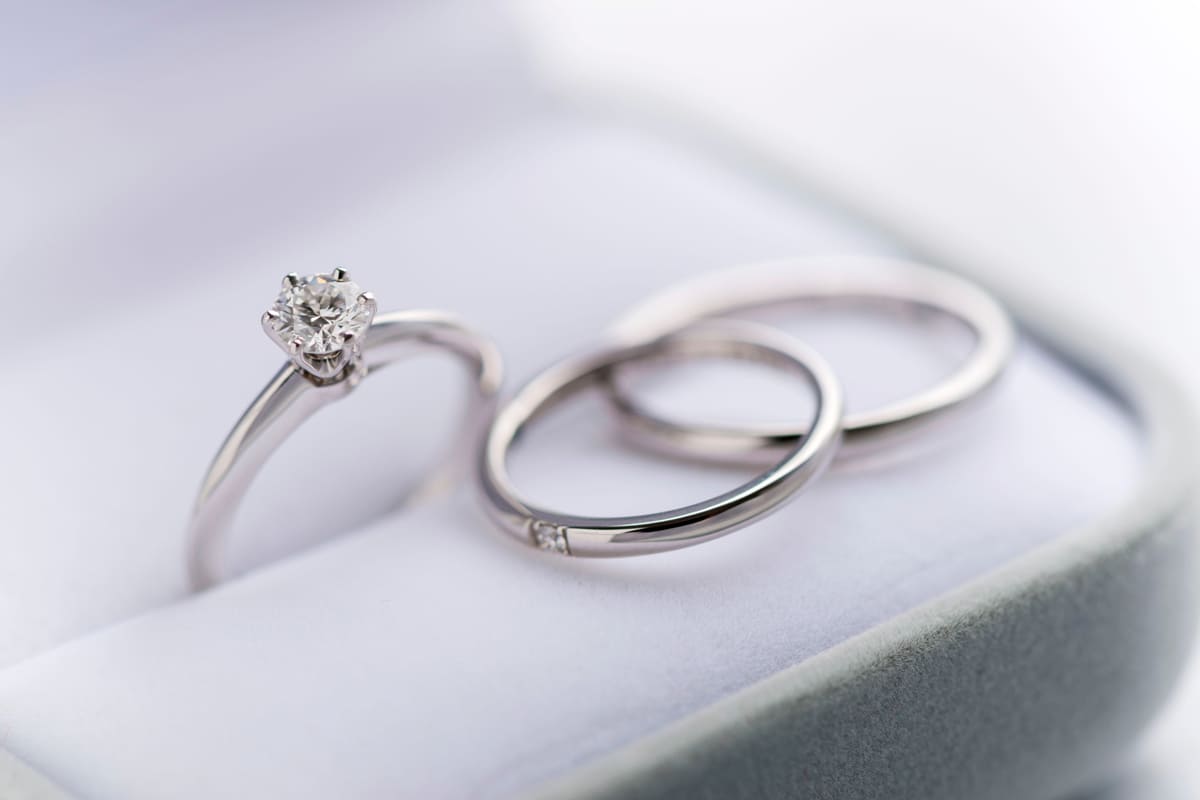 婚約指輪・結婚指輪の費用相場とは？価格を抑えるポイント教えます