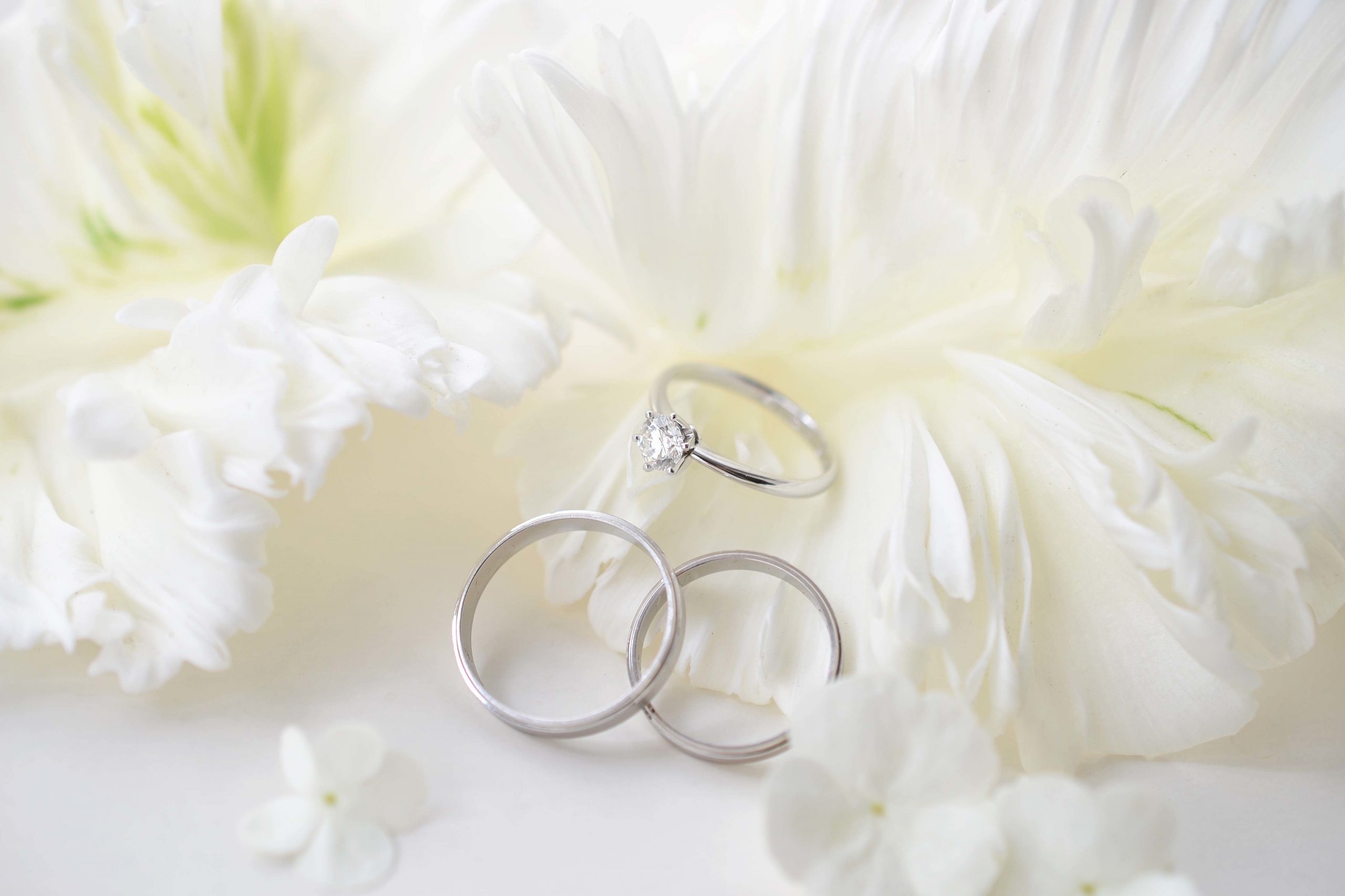 【婚約指輪人気ランキング】ブランド別に紹介！婚約指輪の種類や予算相場について