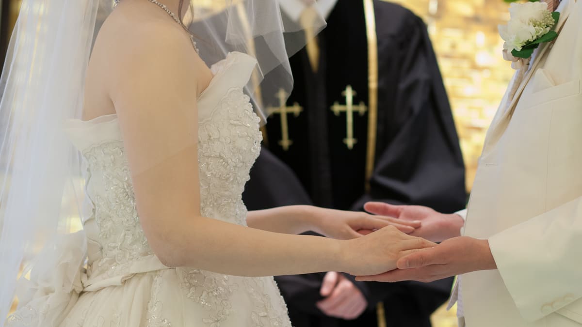 結婚式と披露宴の違いを詳しく解説